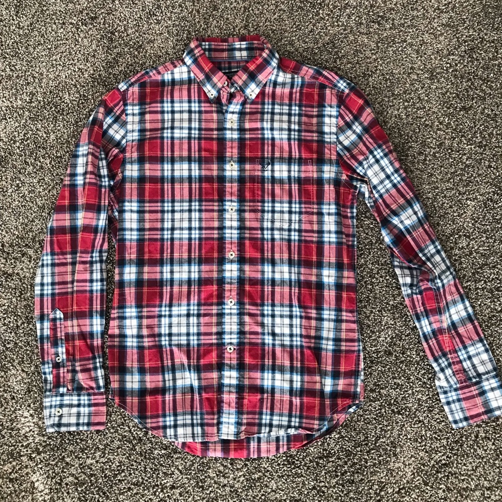 Men’s American Eagle red navy button down shirt